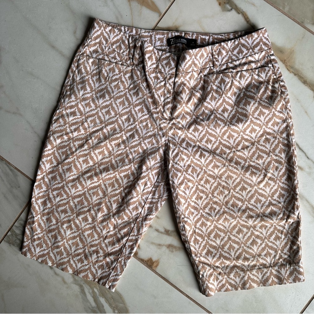 7th Avenue New York & Co Suiting Beige White Patterned Women's Bermuda Shorts
